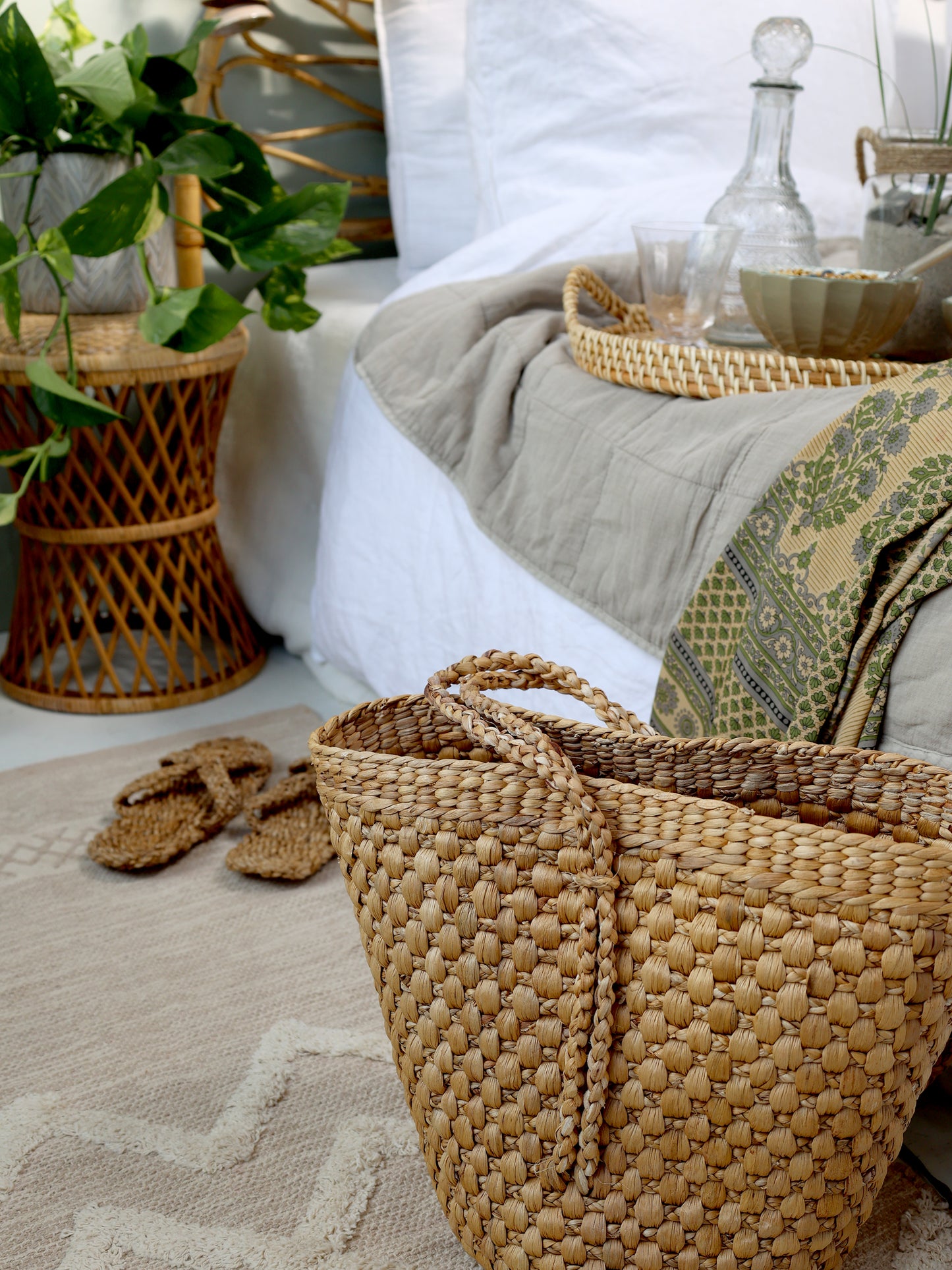 Planter with leaf pattern - Generosa Home & Living