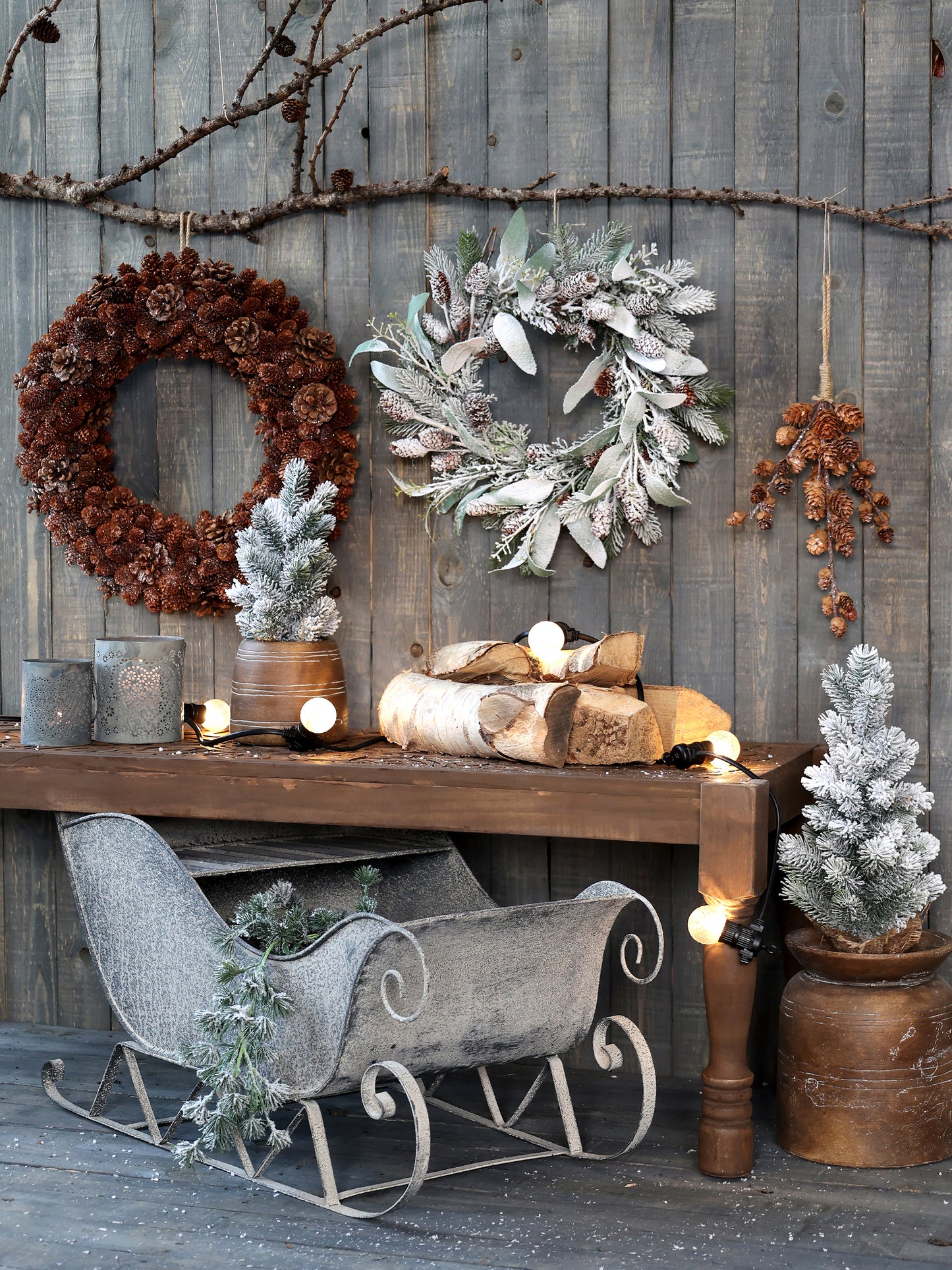 Fleur Fir Wreath with Cones,Snow & Leaves freeshipping - Generosa