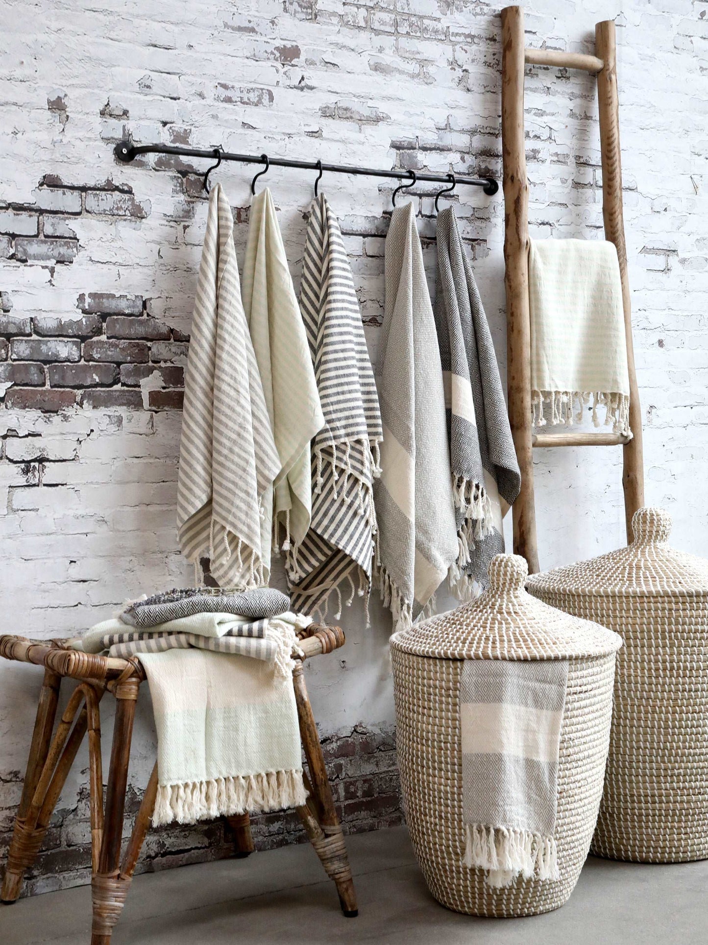 Éternel Hammam Throw / Towel Black Stripes freeshipping - Generosa