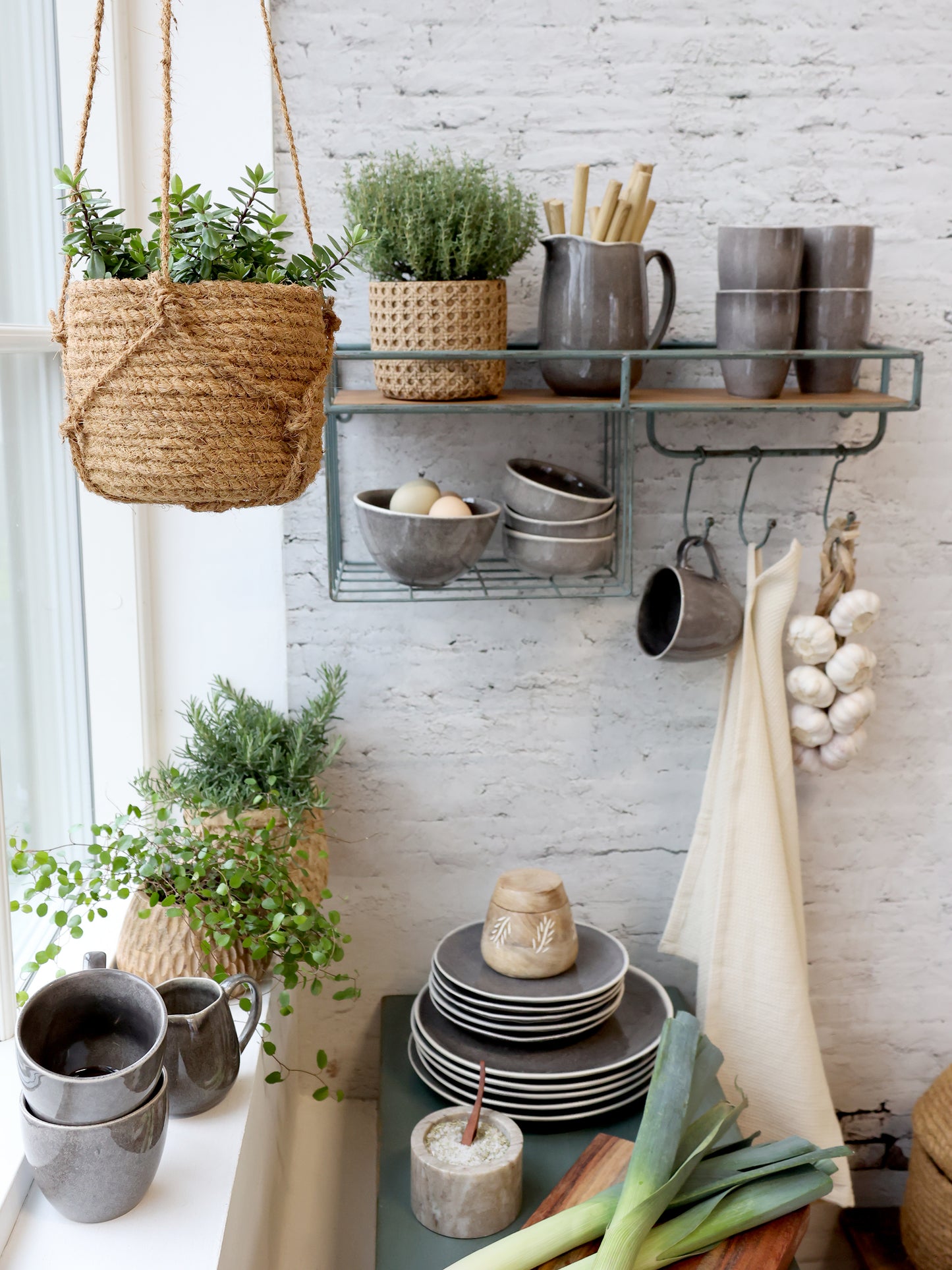 Hanging Wicker Basket H14