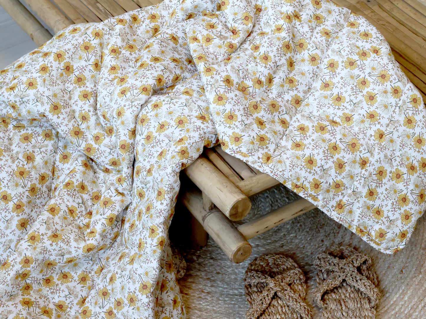Quilt with daisies
