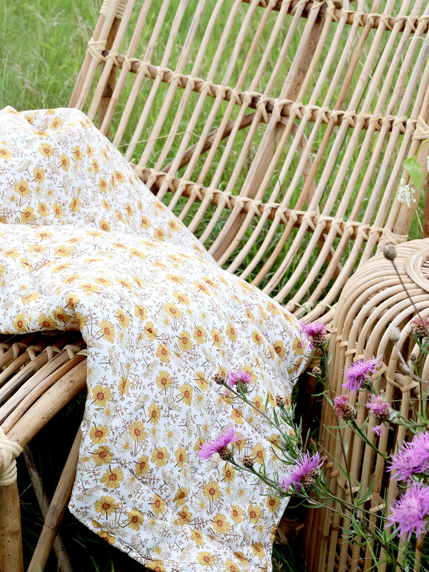 Quilt with daisies