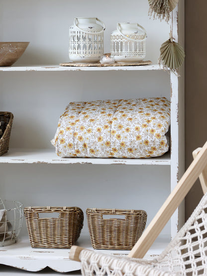 Quilt with daisies