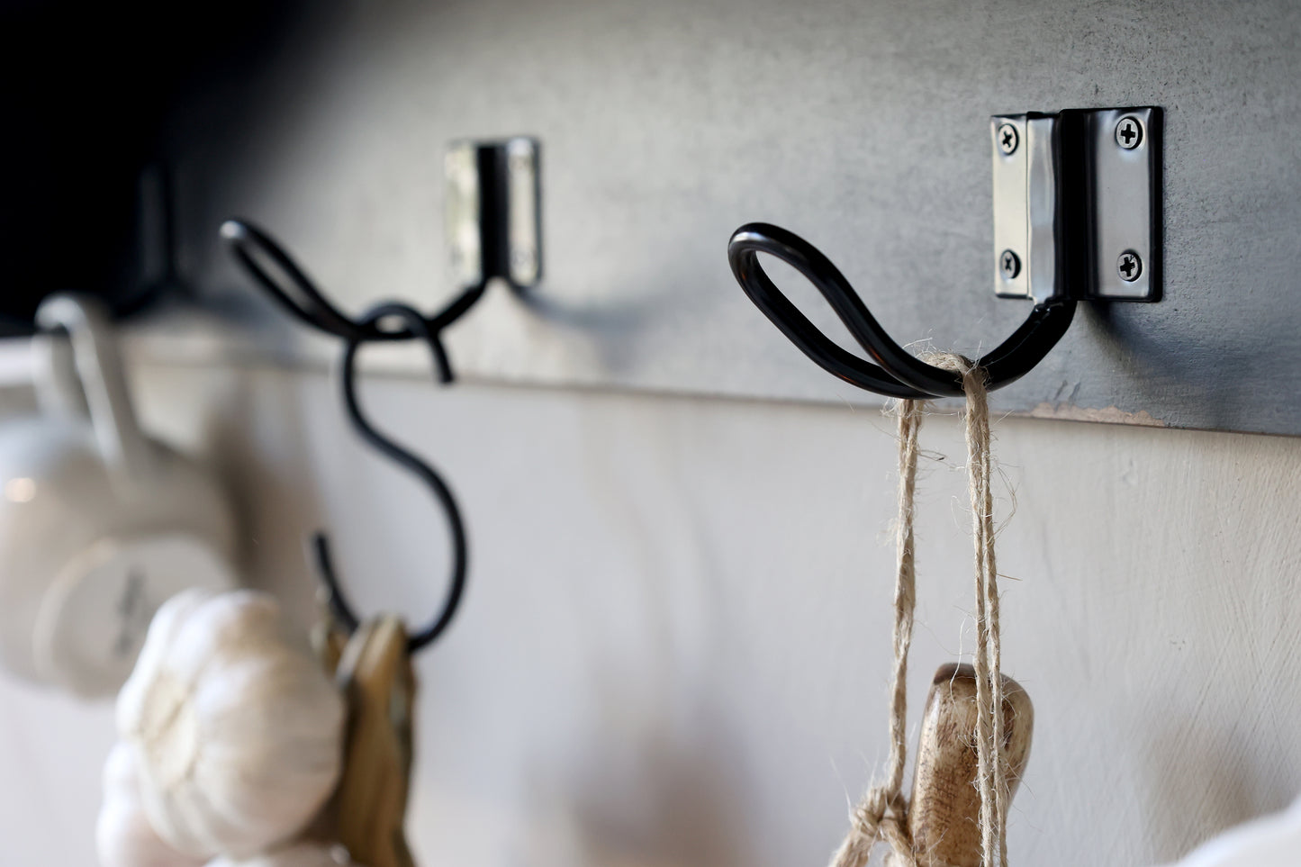 Sorting Shelf w. 7 compartments & 5 hooks