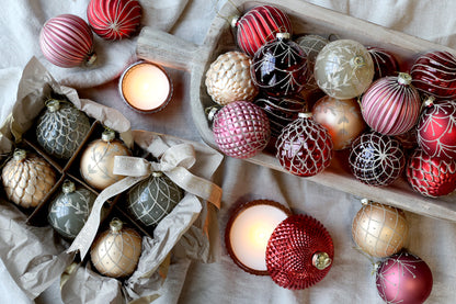 Christmas baubles set of 6 are beautiful hand painted glass baubles with polyester ribbon for hanging