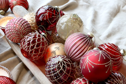 Christmas baubles set of 6 are beautiful hand painted glass baubles with polyester ribbon for hanging