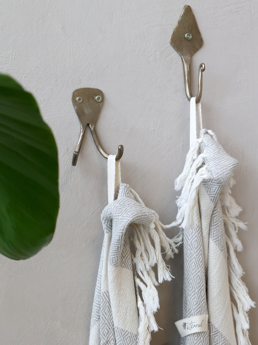 Hook with 2 hooks