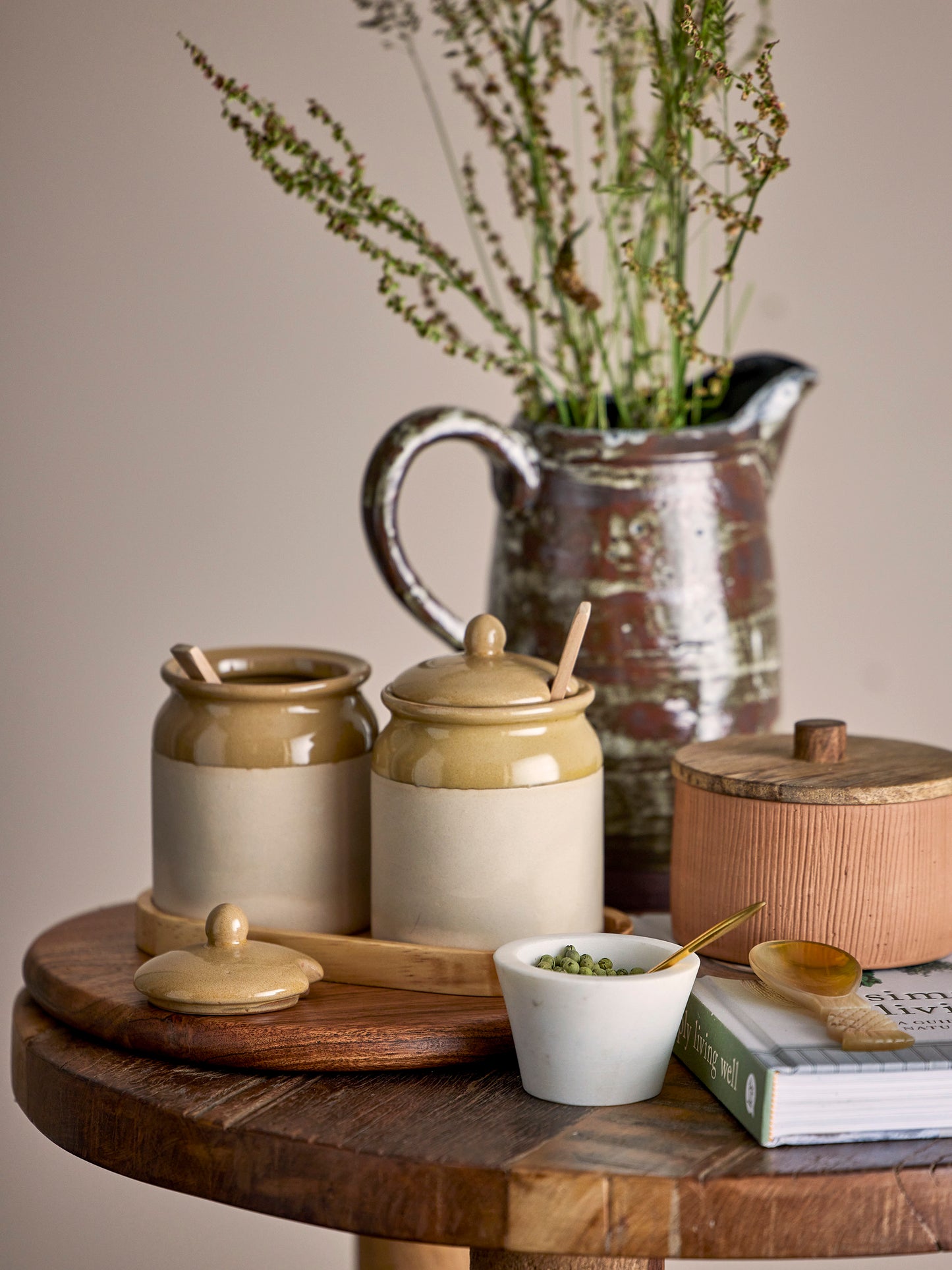 Generosa HOme-The Elaf Jar With Lid & Spoon from Creative Collection is a set of 2 stoneware jars on a little wooden tray. The jars are made of stoneware in amazing green & nature colors.