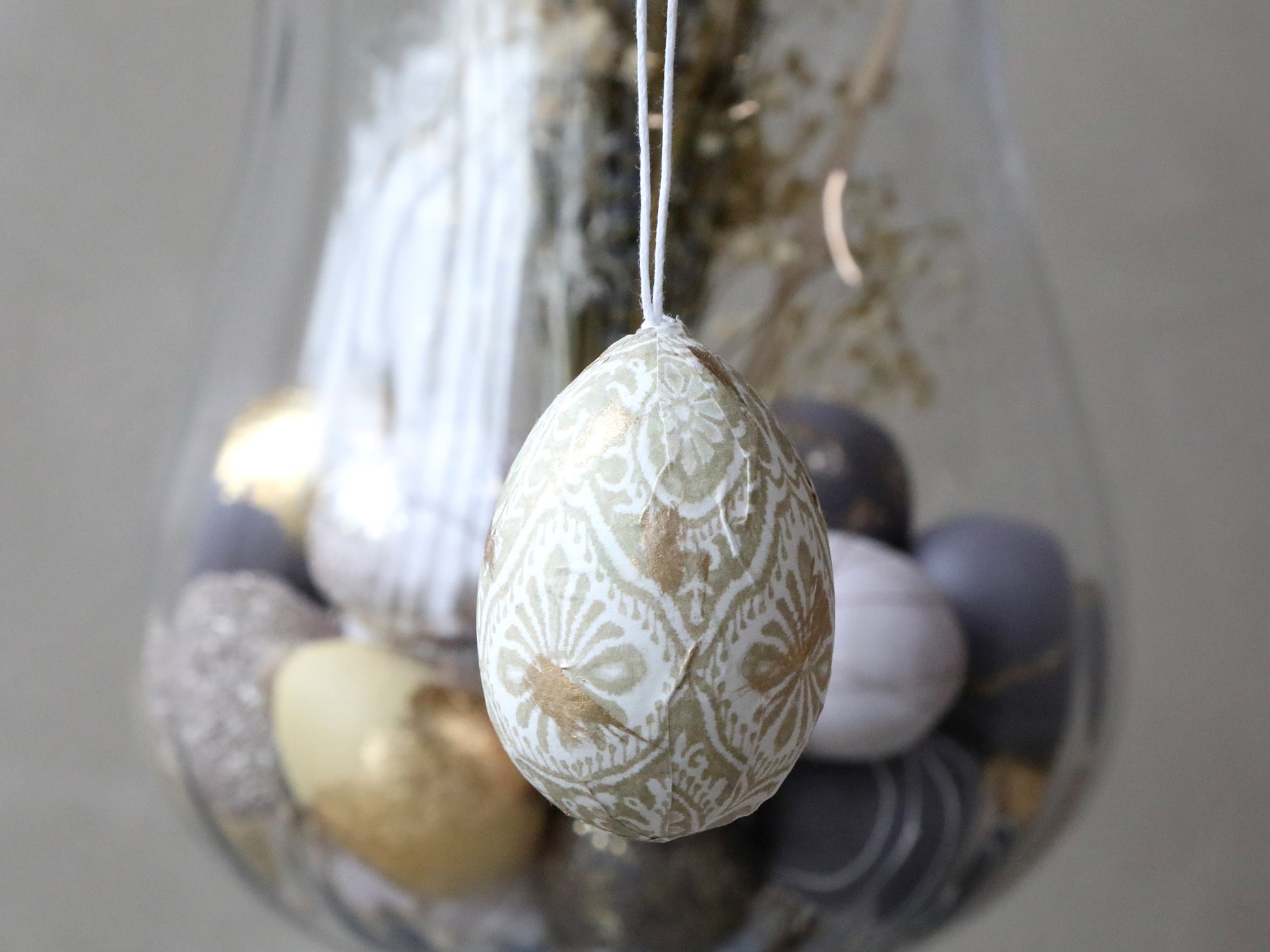 Easter Egg with Vintage pattern  - Generosa