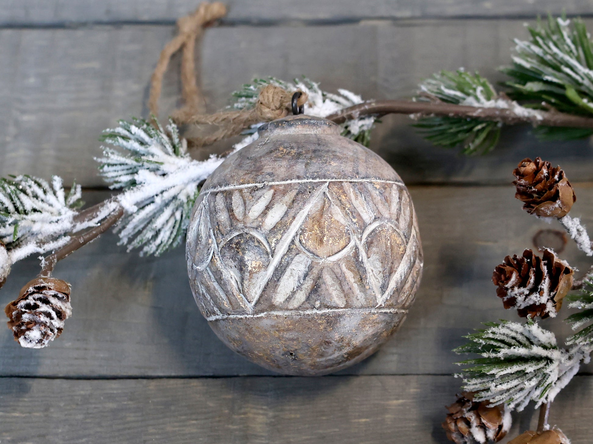 Christmas Bauble with pattern freeshipping - Generosa