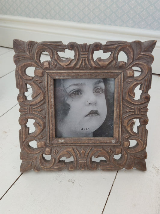 Generosa-Such a gorgeous sweet frame. Made of wood with a grey/brown finish.   To fit photo 4'x4'square